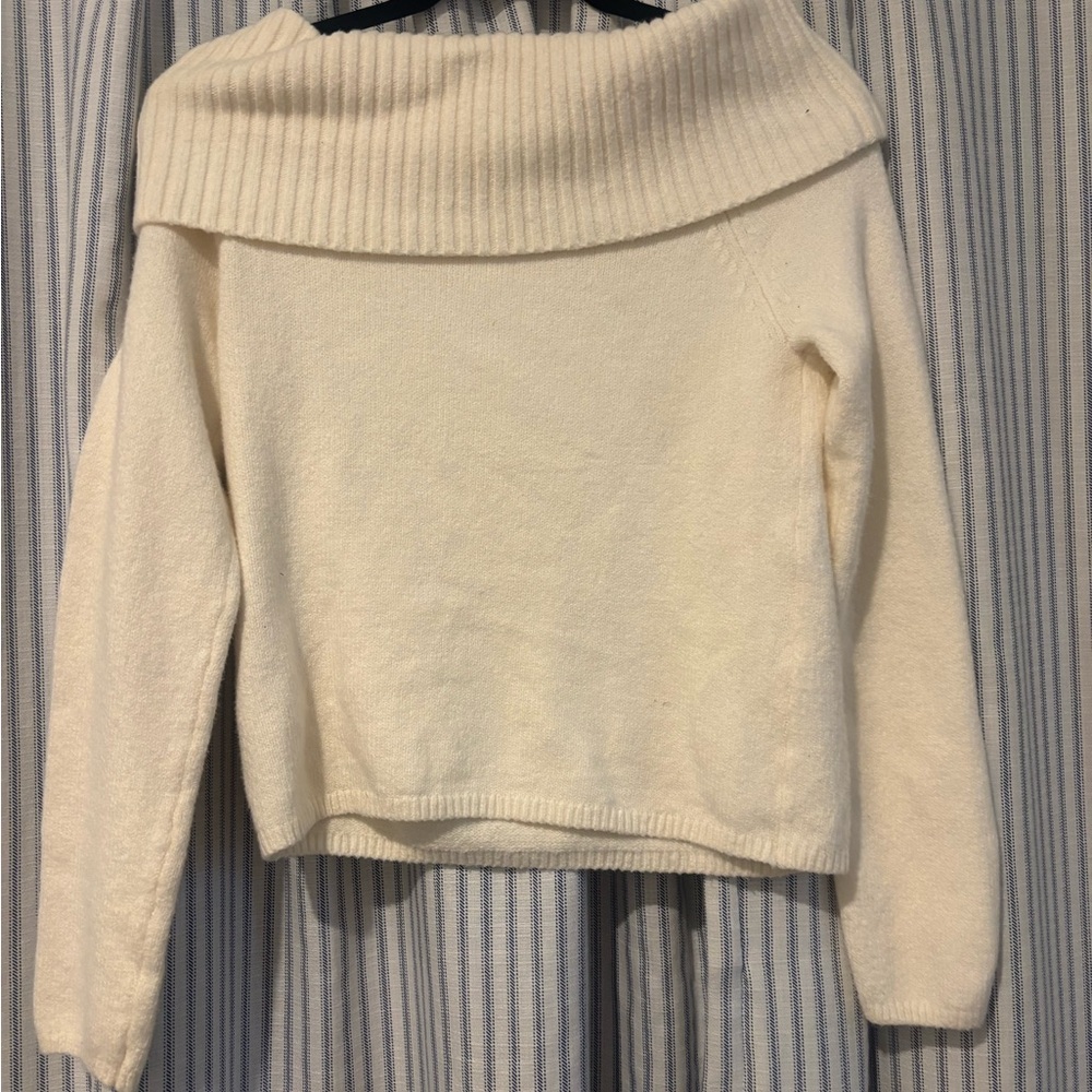 Old Navy Cream fold over neck sweater. worn once super cute for cold wether.